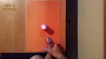 Redare Cumshot pe o lumânare de amator handjob ca un pulverizator