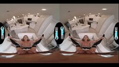 Redare Busty Maid Addison Ryder devine hardcore în porno VR