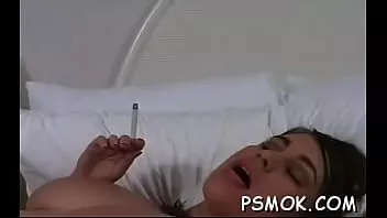 Jouer Une femme lascive perce son quim serré