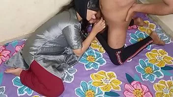 播放 Devar 哥 xxx 性爱视频 | devar 试图敲诈 bhabhi 当一一在家时痛苦 |全高清印地语性爱视频与印地语音频