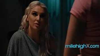 Afspelen Manipulatieve tiener neukt haar advocaat - Kenzie Taylor, Anna Clair Clouds