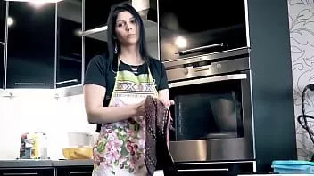 Redare Bruneta matură este de acord să facă anal pentru prima dată