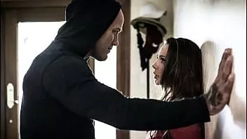 Reproduzir Sexy Abigail Mac leva sua bunda grande espancada pelo invasor Derrick Pierce - filme completo no freetaboo.net