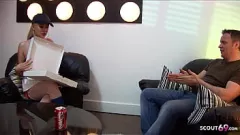 play Juego de rol de cosplay: la pizzera Carly Parker en un intenso encuentro duro