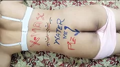 Reproducir Celebración anal de Desi Milf Amrozia: vestido rojo, hijab negro y consolador gigante
