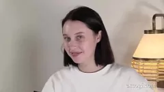 Reproduzir Innocent University Coed Malory Malibu experimenta sua primeira sessão intensa de comer buceta!