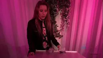Reproduzir [atkgirlfriends] o buraco de pó de uma mulher loira em lilly ford
