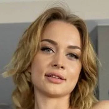 Star du porno Loren Strawberry