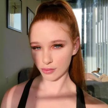 Porno Yıldızı Scarlett Snow