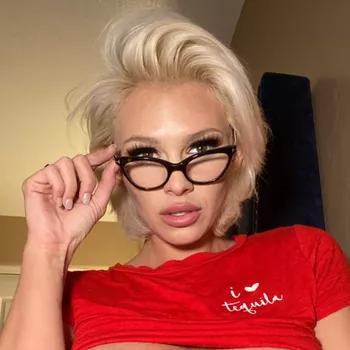 Star du porno Charli Phoenix