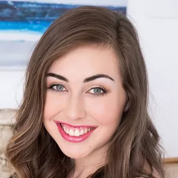 Actrita Lexi Lovell